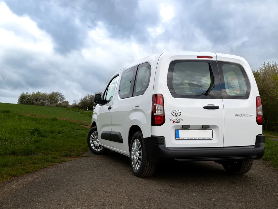 Bild 5: Toyota Proace City Verso Flow – Kompakter Hochdach-Kombi für 5 Personen — Kandidat 5 (aus Datenblatt)