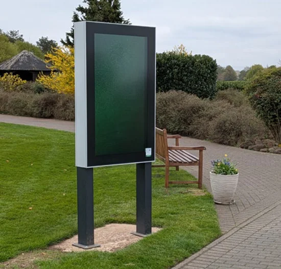 Bild 5: Outdoor-Stele – Digital-Signage-Terminal für den Außenbereich — Kandidat 5 (aus Datenblatt)